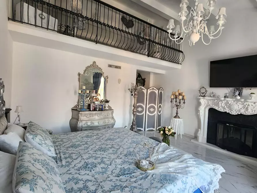 Immagine 52 di Villa in vendita  a Viareggio