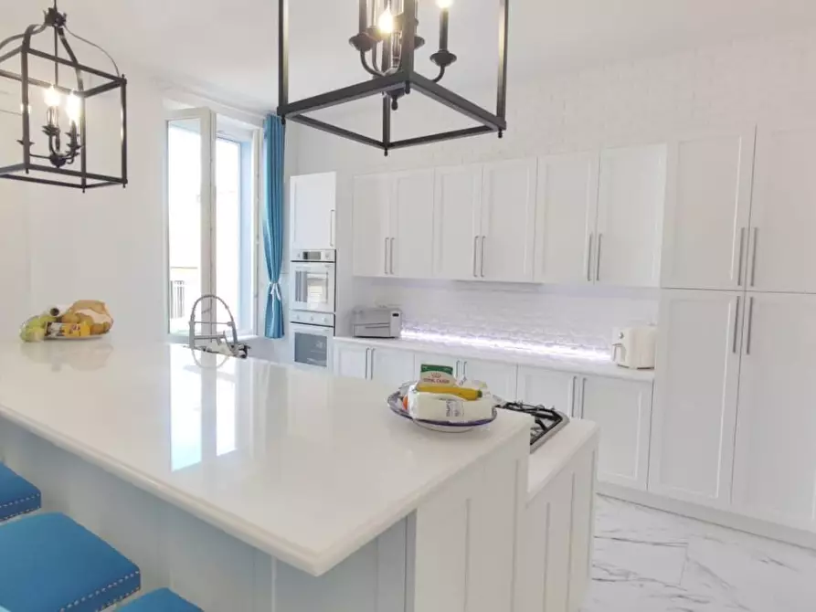 Immagine 7 di Villa in vendita  a Viareggio