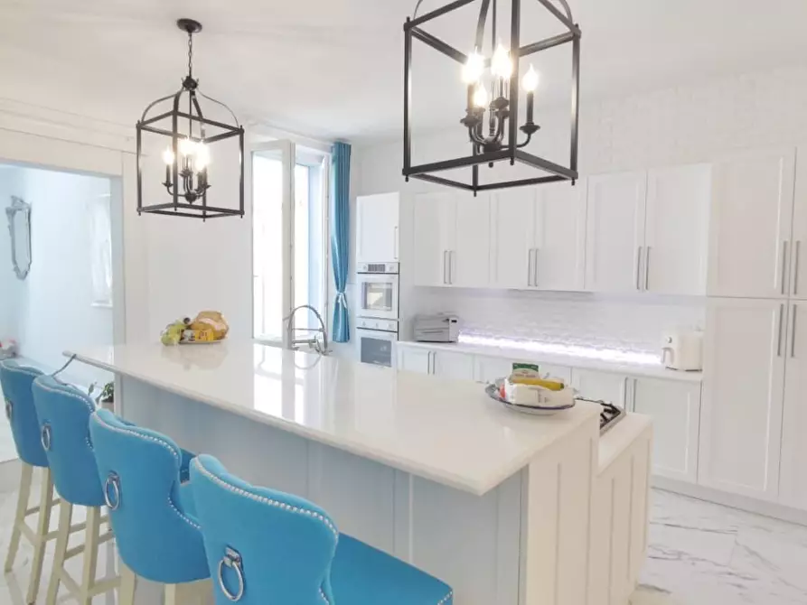 Immagine 1 di Villa in vendita  a Viareggio