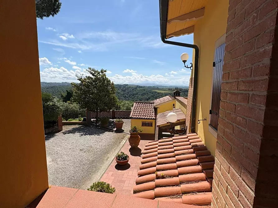 Immagine 33 di Casa colonica in vendita  a Palaia