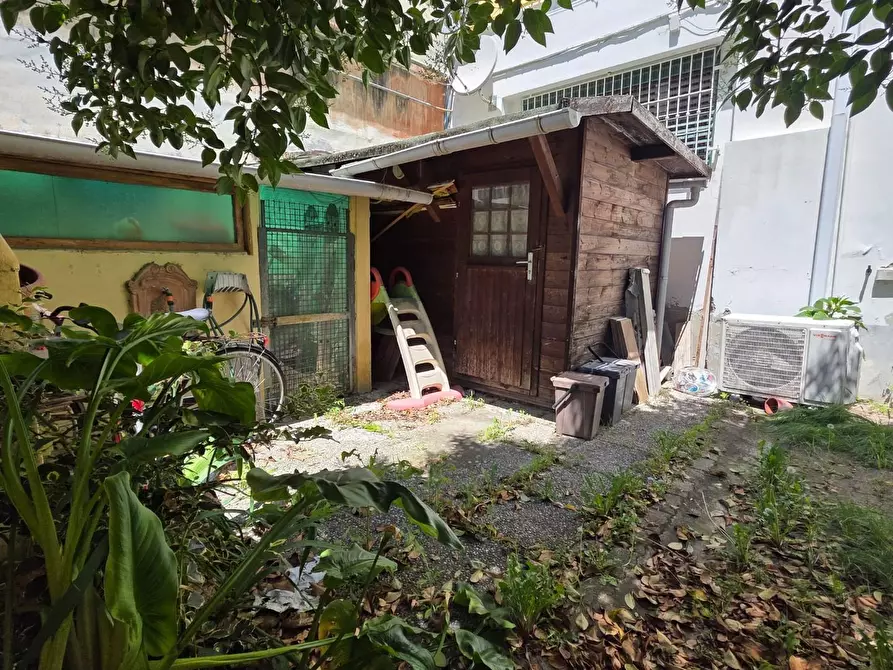 Immagine 22 di Appartamento in vendita  a Pontedera