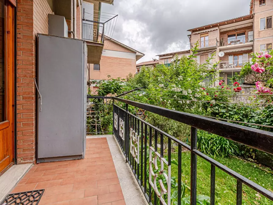 Immagine 42 di Appartamento in vendita  a Siena