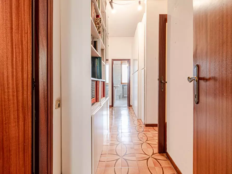 Immagine 37 di Appartamento in vendita  a Siena