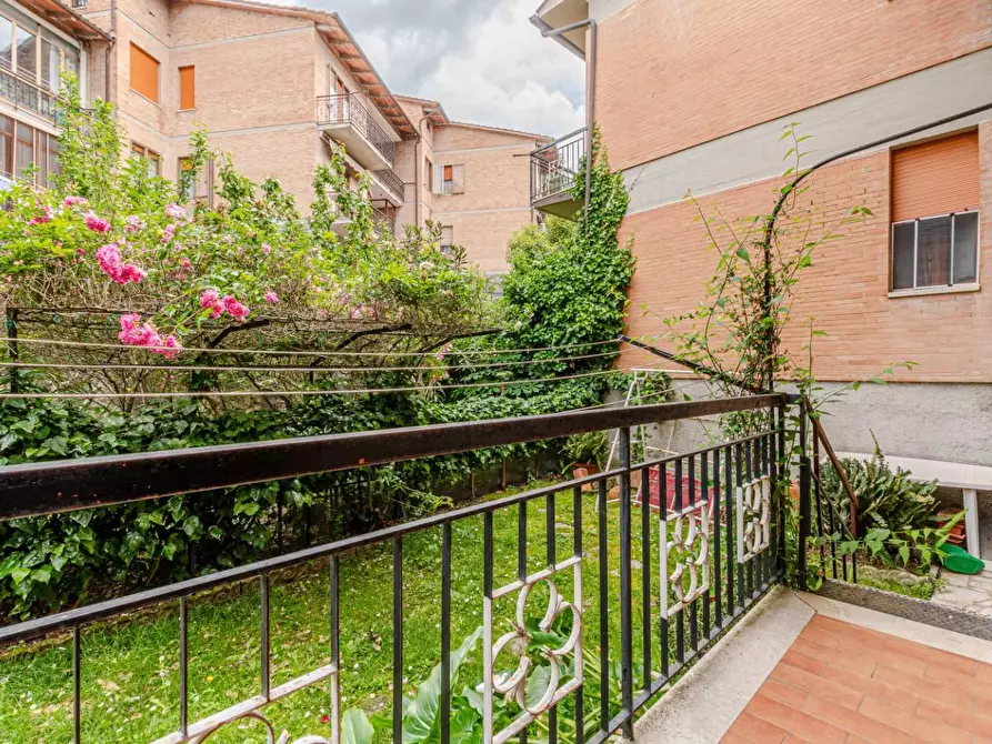 Immagine 41 di Appartamento in vendita  a Siena