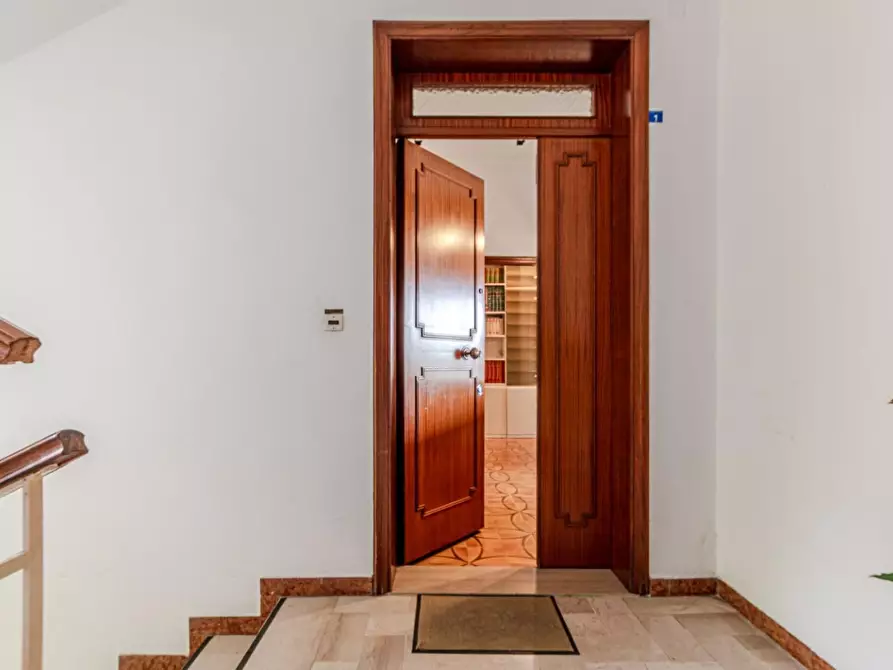 Immagine 13 di Appartamento in vendita  a Siena