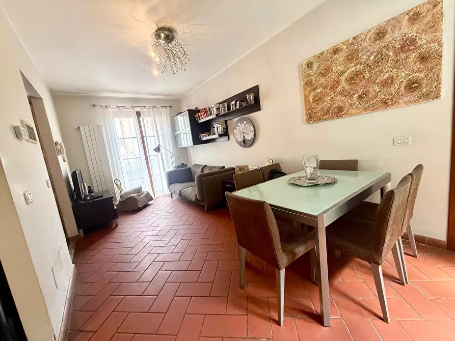 Immagine 2 di Appartamento in vendita  a Massa