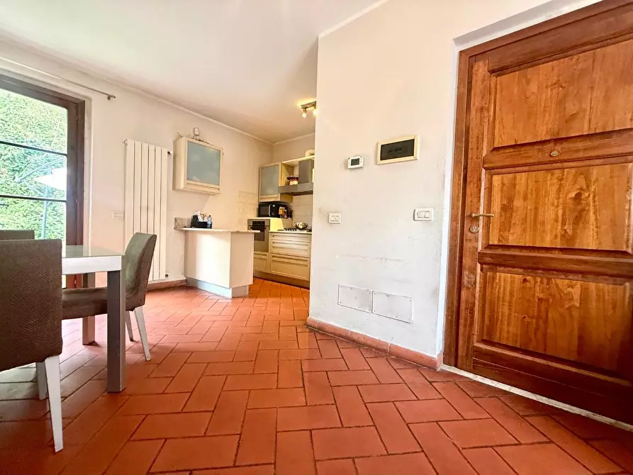 Immagine 1 di Appartamento in vendita  a Massa