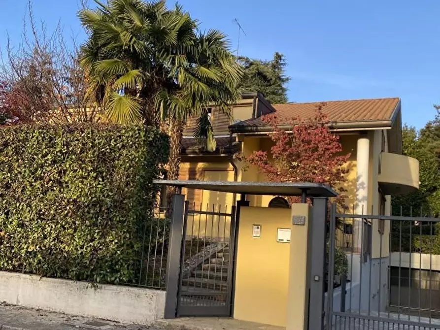 Immagine 2 di Casa bifamiliare in vendita  a Verano Brianza