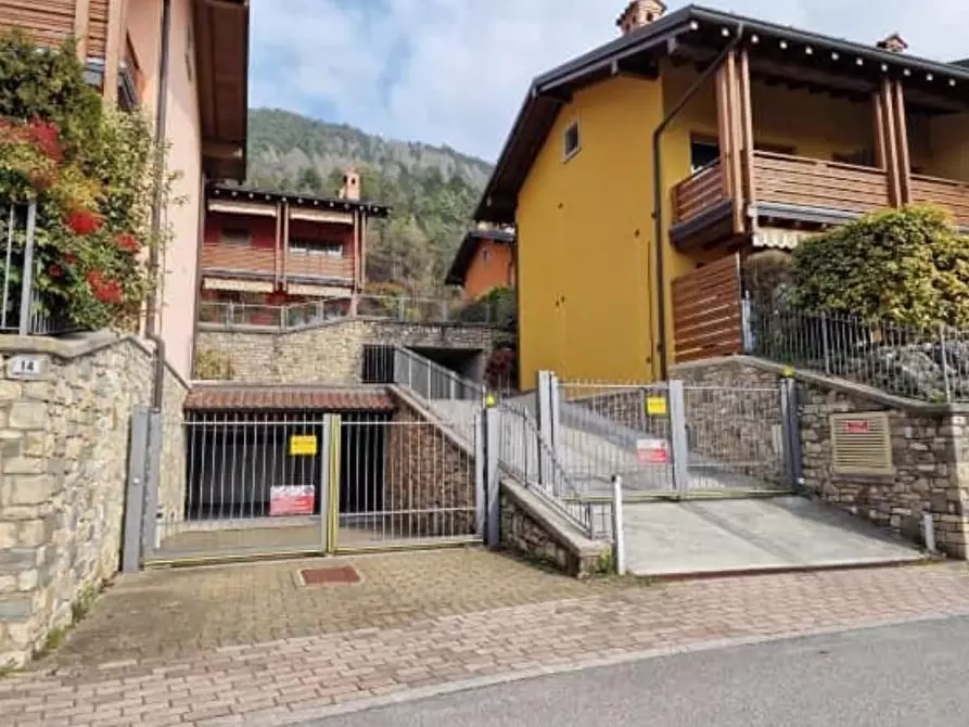 Immagine 1 di Garage in vendita  a Songavazzo