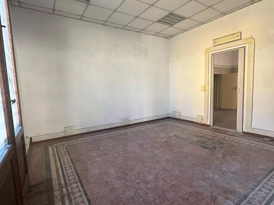 Immagine 1 di Locale commerciale in affitto  a Pisa