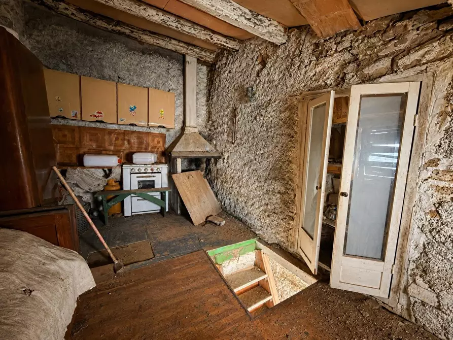 Immagine 10 di Rustico / casale in vendita  a La Spezia