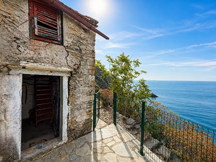 Immagine 5 di Rustico / casale in vendita  a La Spezia