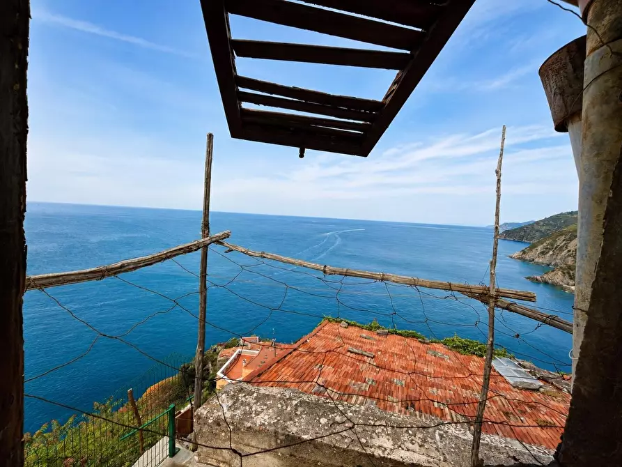 Immagine 13 di Rustico / casale in vendita  a La Spezia