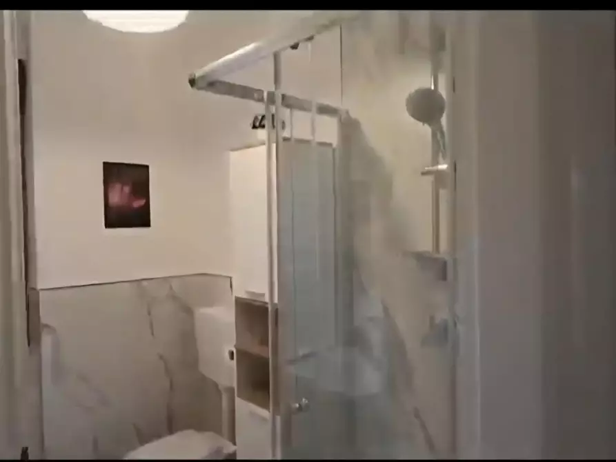 Immagine 7 di Appartamento in vendita  a Viareggio