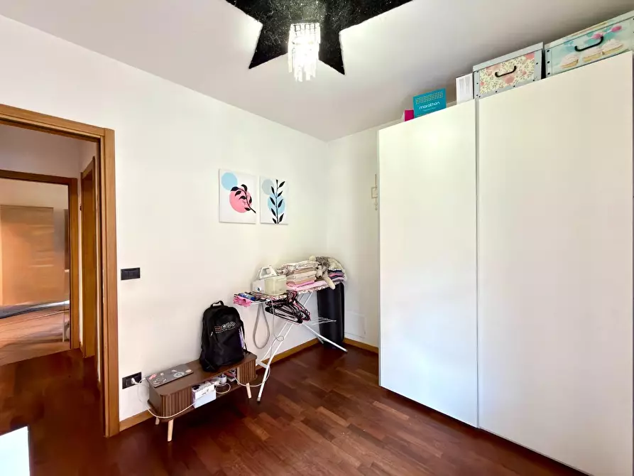 Immagine 17 di Appartamento in vendita  a Lucca