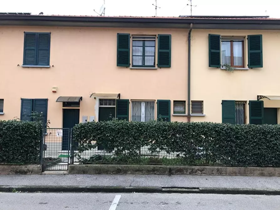 Immagine 1 di Appartamento in vendita  a Livraga