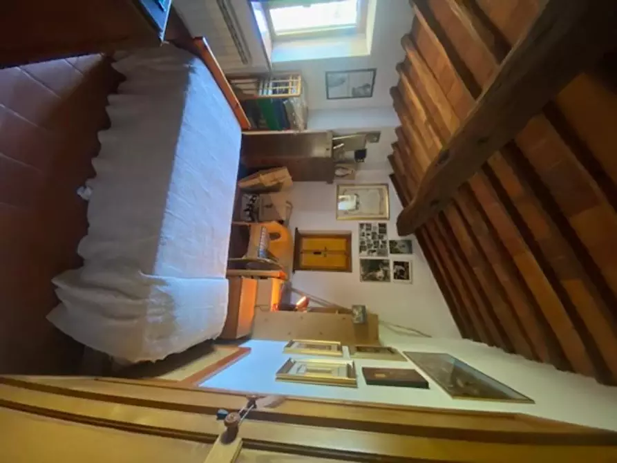 Immagine 24 di Casa colonica in vendita  a Lucca
