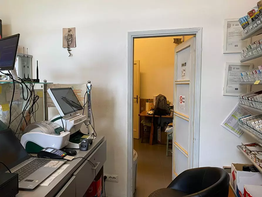 Immagine 26 di Attività commerciale in vendita  a Pisa
