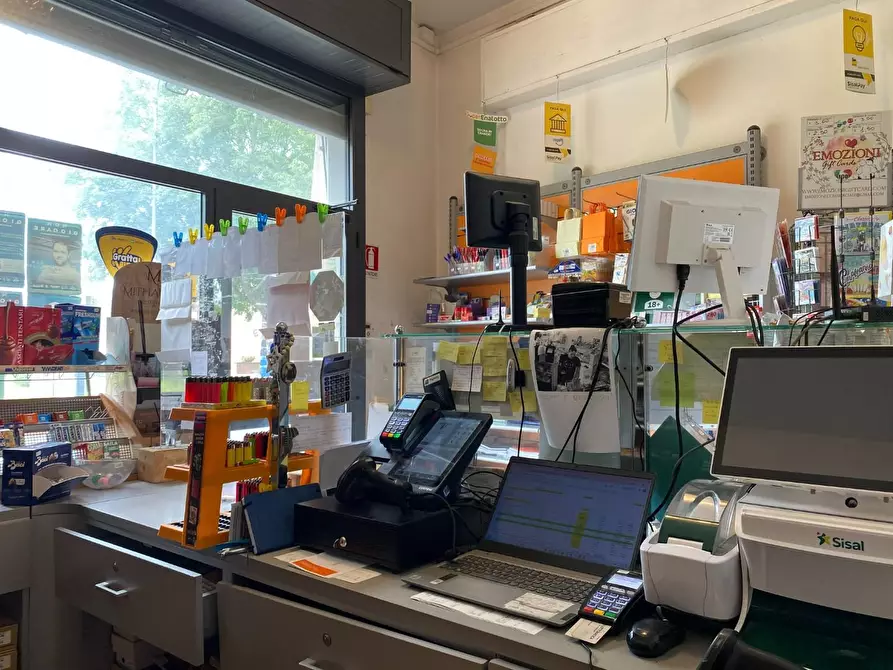 Immagine 30 di Attività commerciale in vendita  a Pisa
