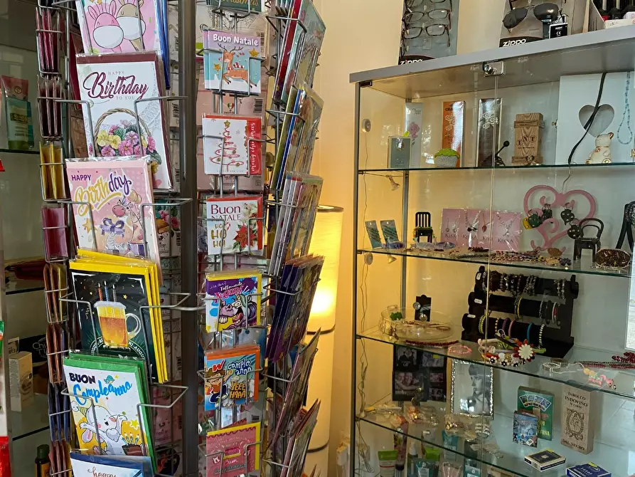 Immagine 11 di Attività commerciale in vendita  a Pisa