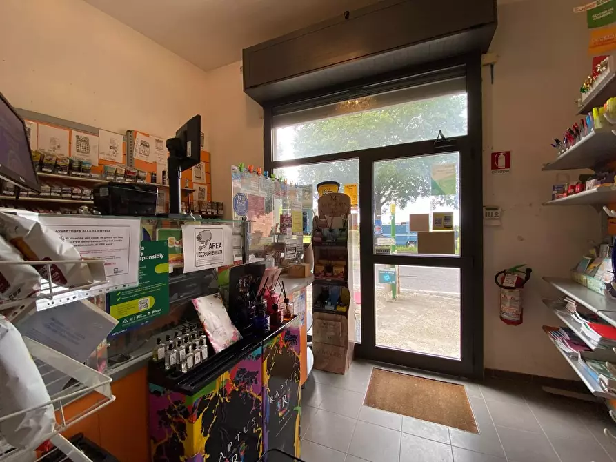 Immagine 33 di Attività commerciale in vendita  a Pisa
