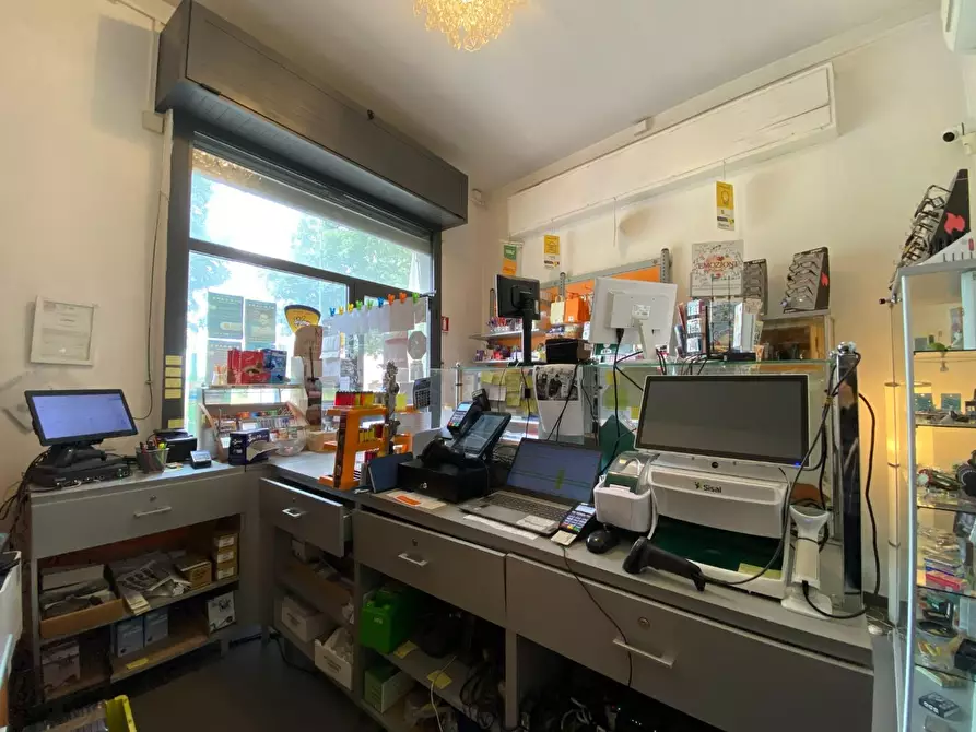 Immagine 29 di Attività commerciale in vendita  a Pisa