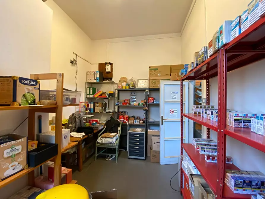 Immagine 21 di Attività commerciale in vendita  a Pisa