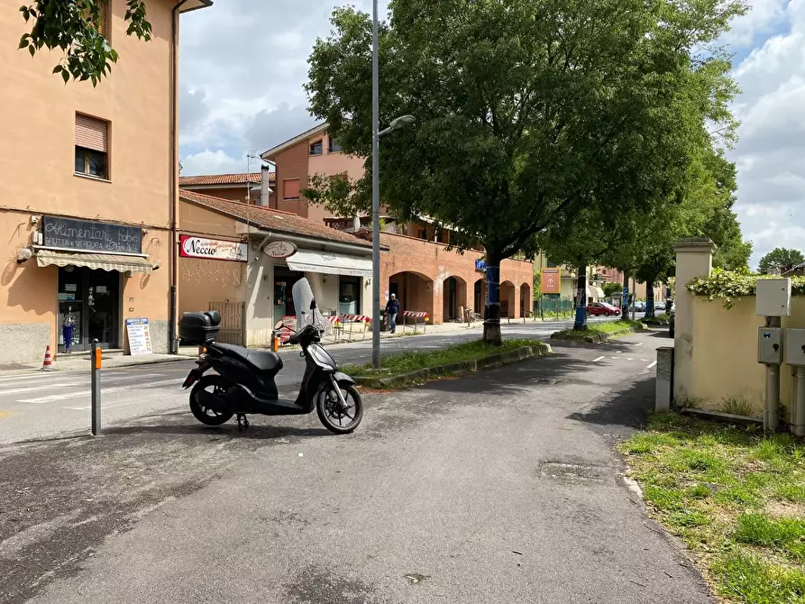 Immagine 10 di Attività commerciale in vendita  a Pisa