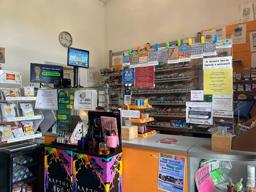 Immagine 35 di Attività commerciale in vendita  a Pisa