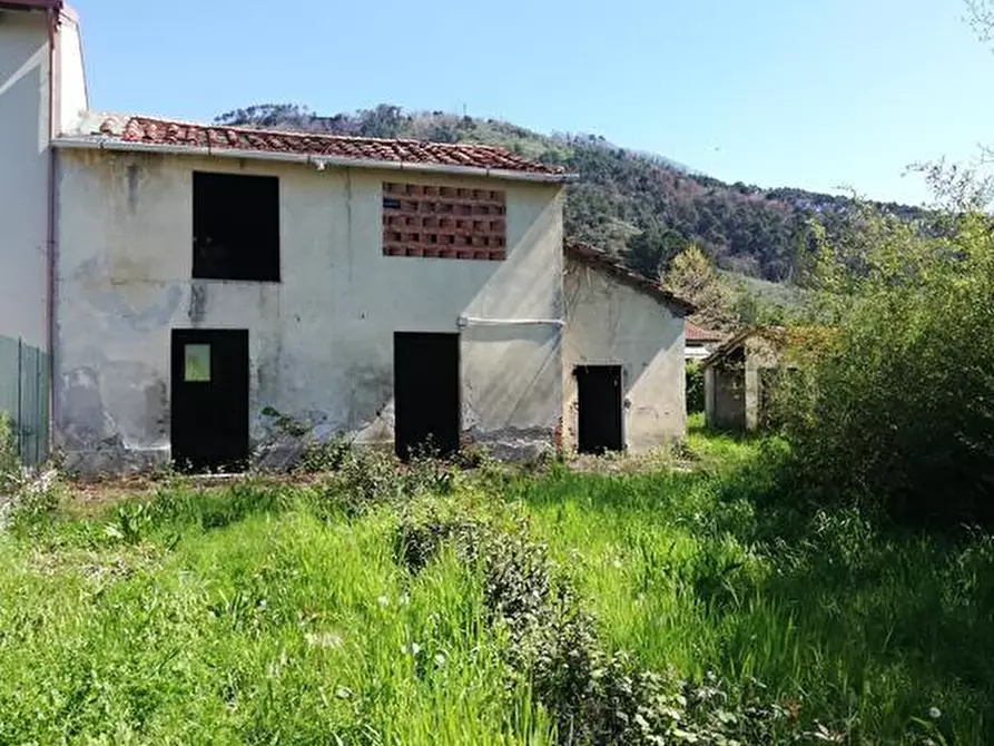 Immagine 1 di Rustico / casale in vendita  a Massarosa