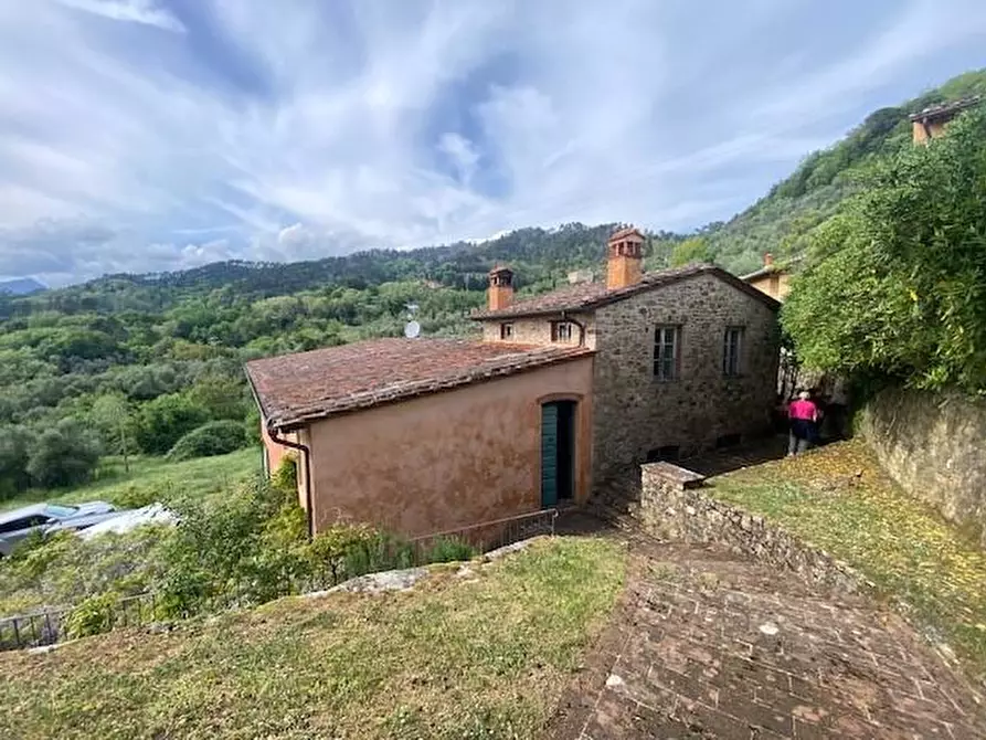 Immagine 23 di Rustico / casale in vendita  a Lucca