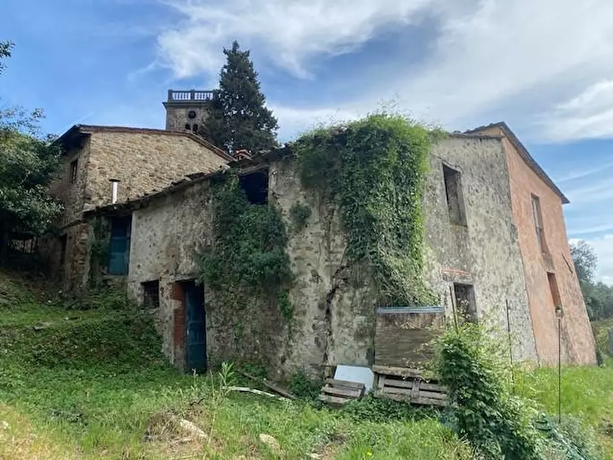 Immagine 29 di Rustico / casale in vendita  a Lucca