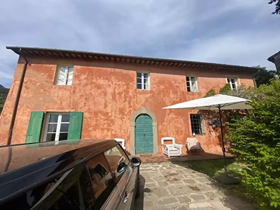 Immagine 1 di Rustico / casale in vendita  a Lucca