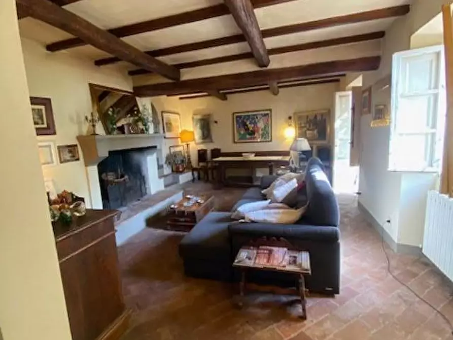 Immagine 6 di Rustico / casale in vendita  a Lucca