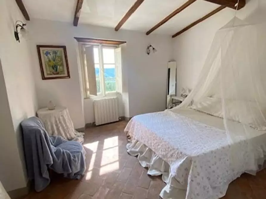 Immagine 15 di Rustico / casale in vendita  a Lucca