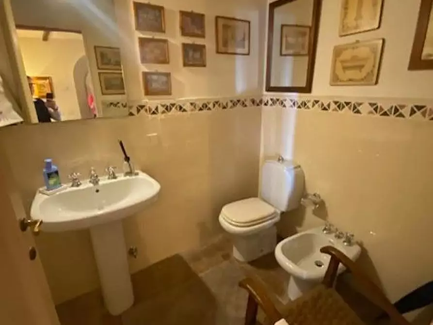 Immagine 10 di Rustico / casale in vendita  a Lucca