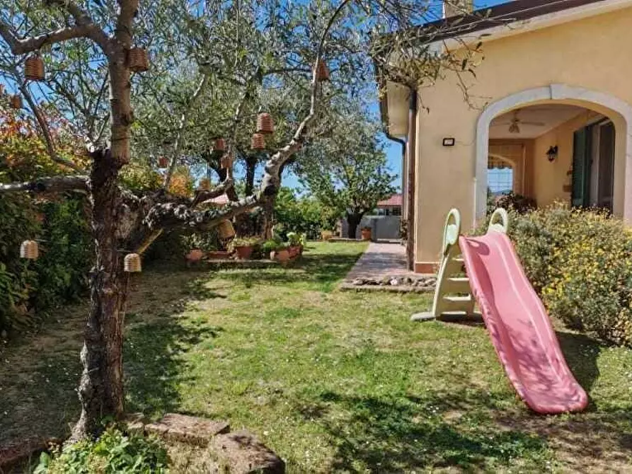 Immagine 13 di Casa semindipendente in vendita  a Castelnuovo Magra