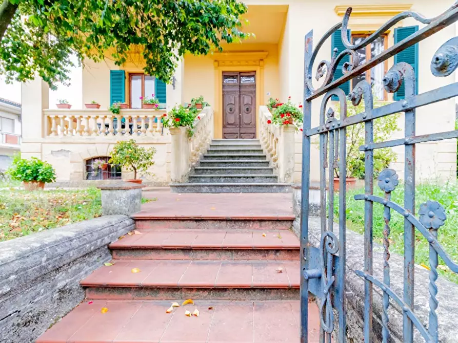 Immagine 4 di Villa in vendita  a Castelfranco Di Sotto