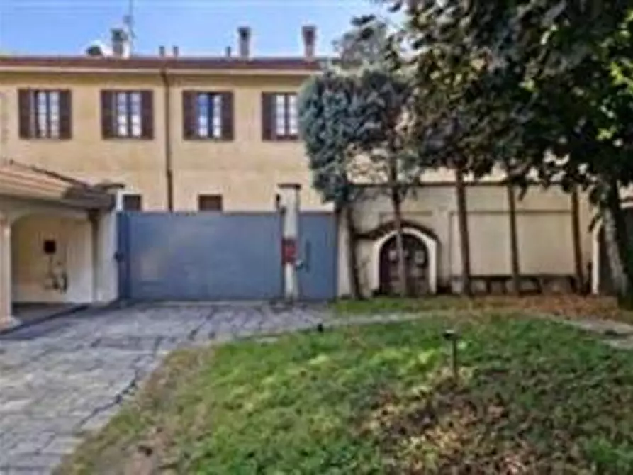 Immagine 5 di Magazzino in vendita  a Castano Primo