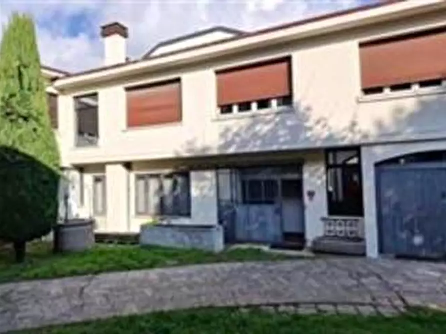 Immagine 4 di Magazzino in vendita  a Castano Primo