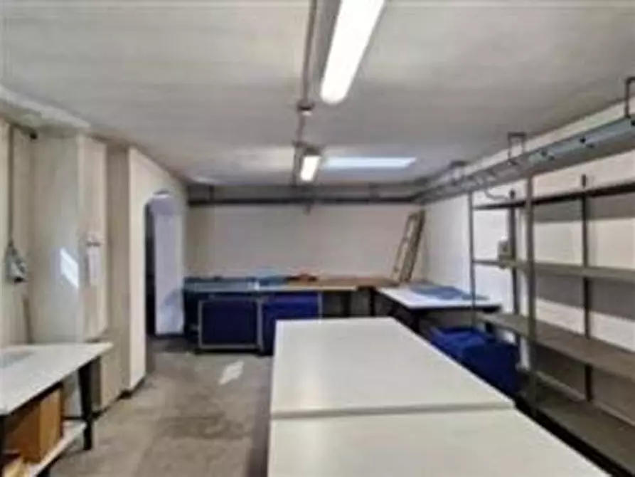 Immagine 7 di Magazzino in vendita  a Castano Primo