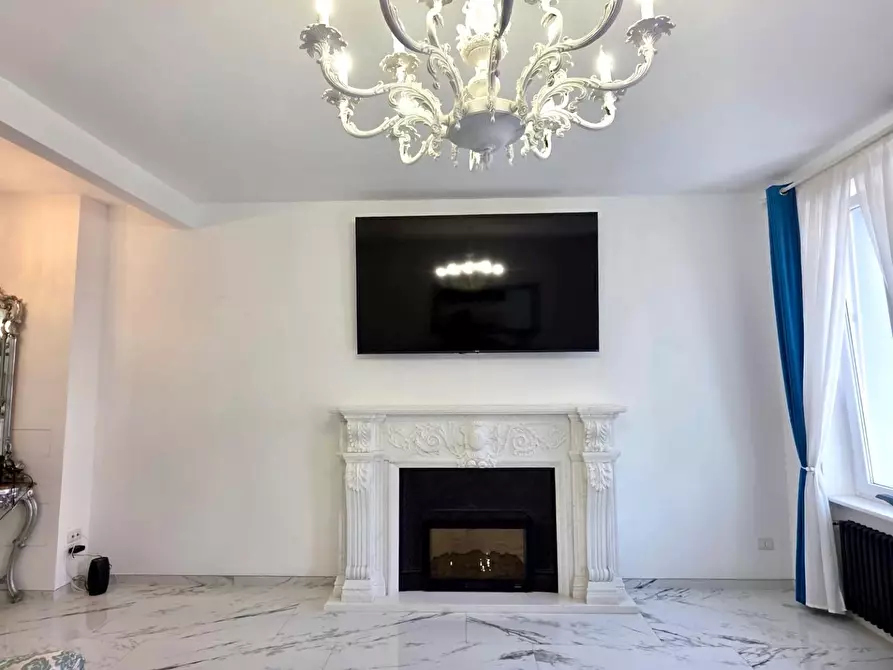 Immagine 10 di Villa in vendita  a Viareggio