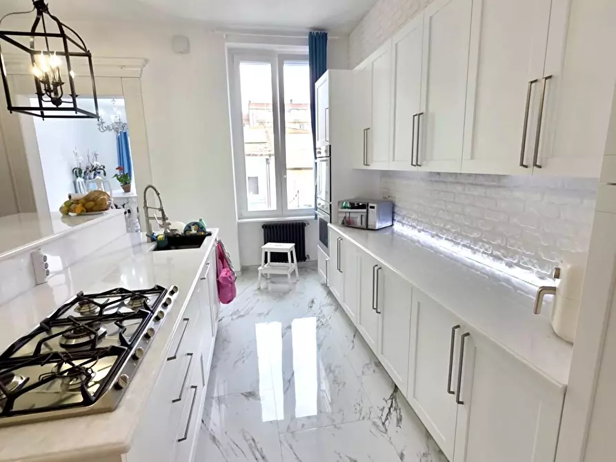 Immagine 4 di Villa in vendita  a Viareggio