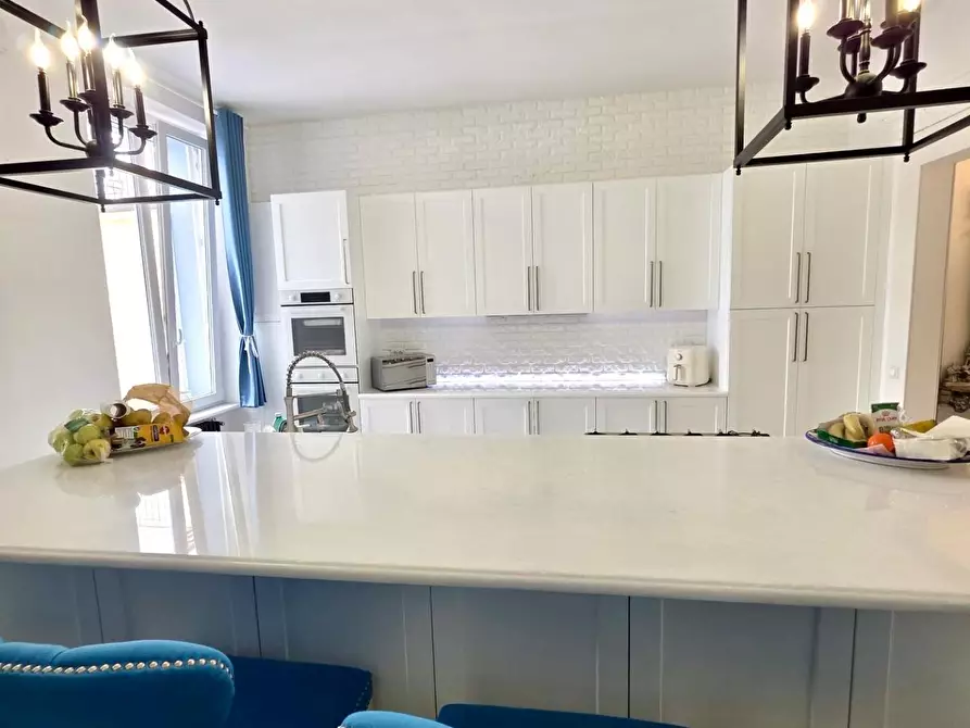 Immagine 5 di Villa in vendita  a Viareggio