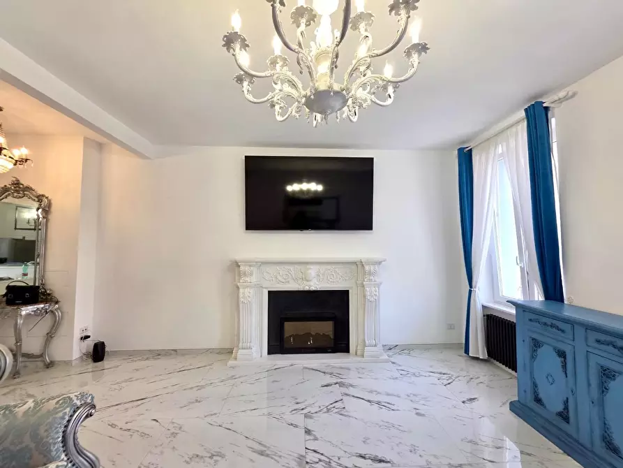 Immagine 6 di Villa in vendita  a Viareggio
