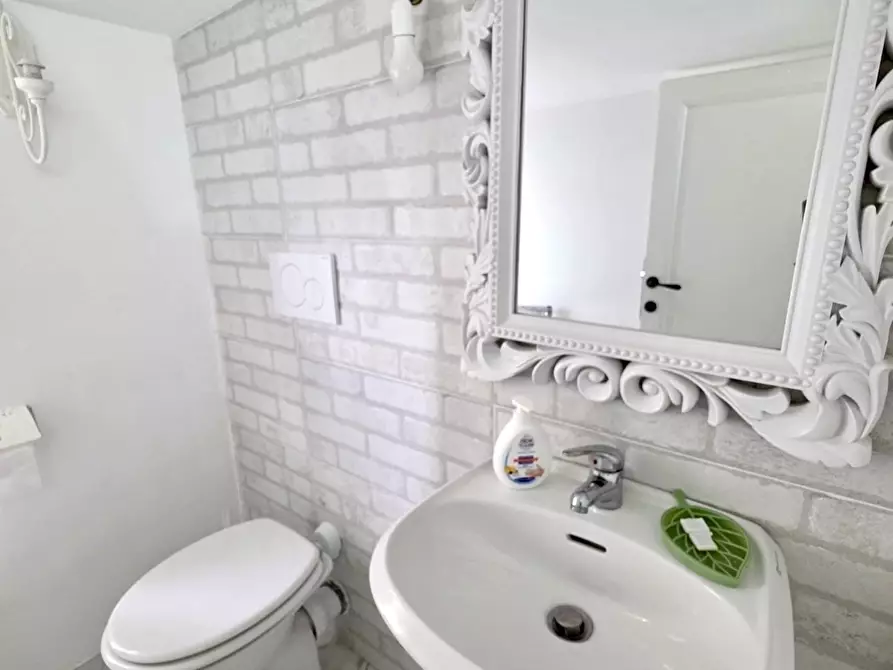 Immagine 35 di Villa in vendita  a Viareggio