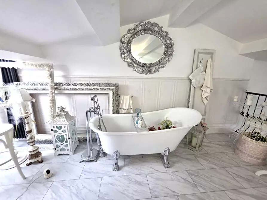 Immagine 20 di Villa in vendita  a Viareggio