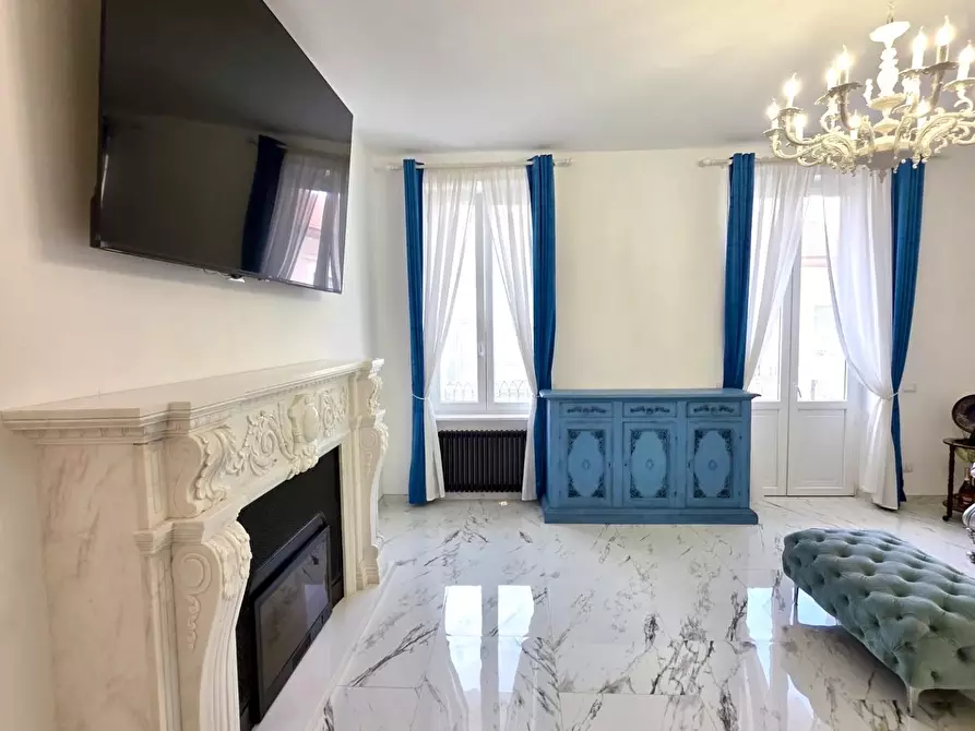 Immagine 11 di Villa in vendita  a Viareggio
