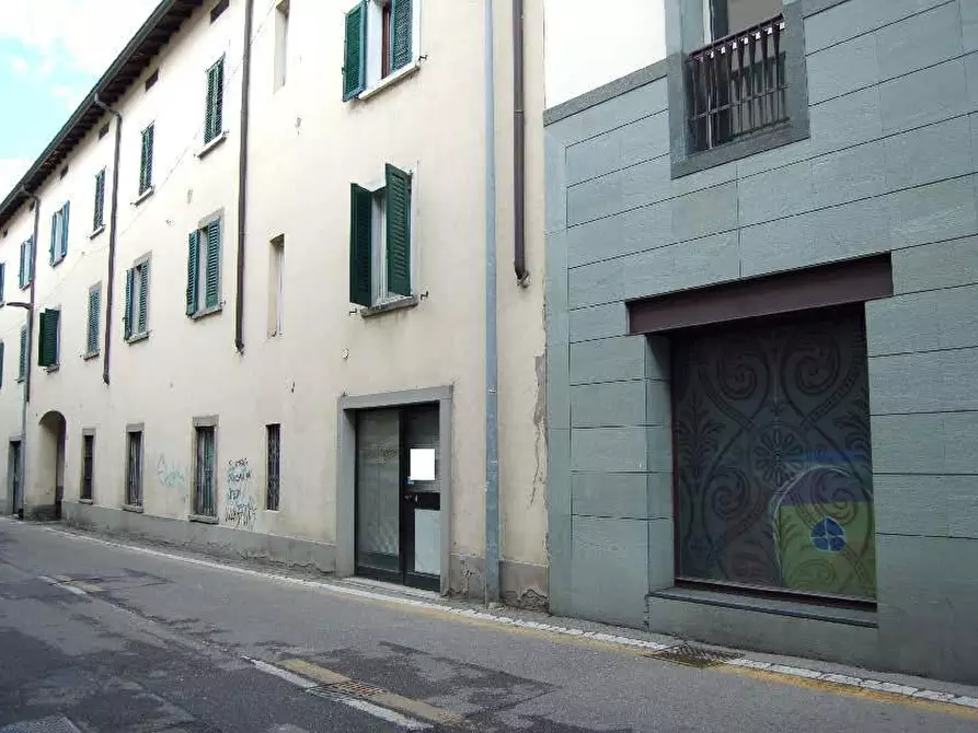 Immagine 1 di Negozio in vendita  a Seriate