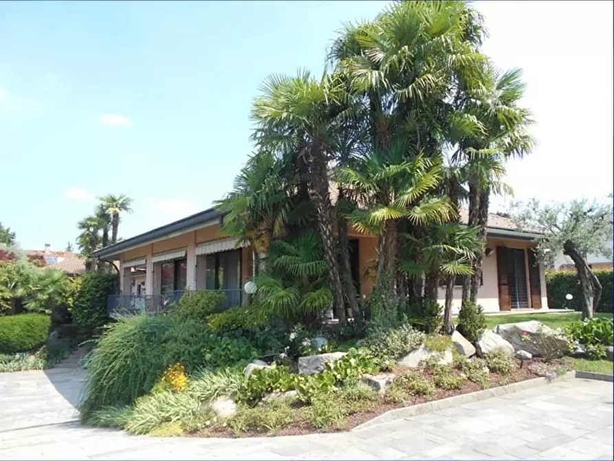Immagine 4 di Villa in vendita  a Gorla Minore